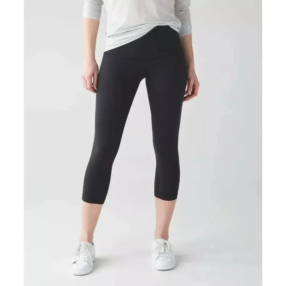 Lululemon Black Wunder Under Hi-Rise Crop Leggings Size 6 - Picture 1 of 4
